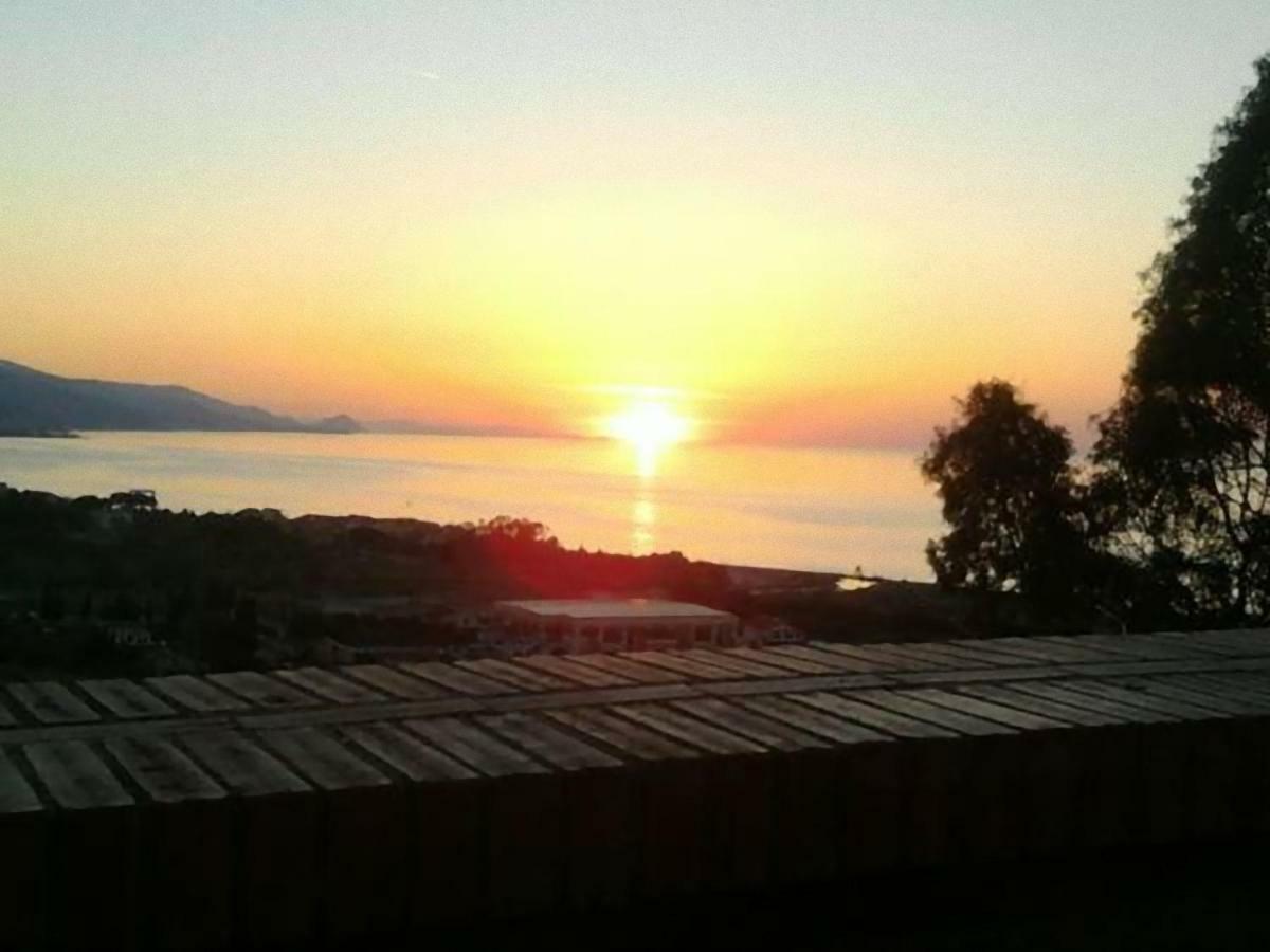 Casa Vacanze Camastra サント・ステーファノ・ディ・カマストラ エクステリア 写真